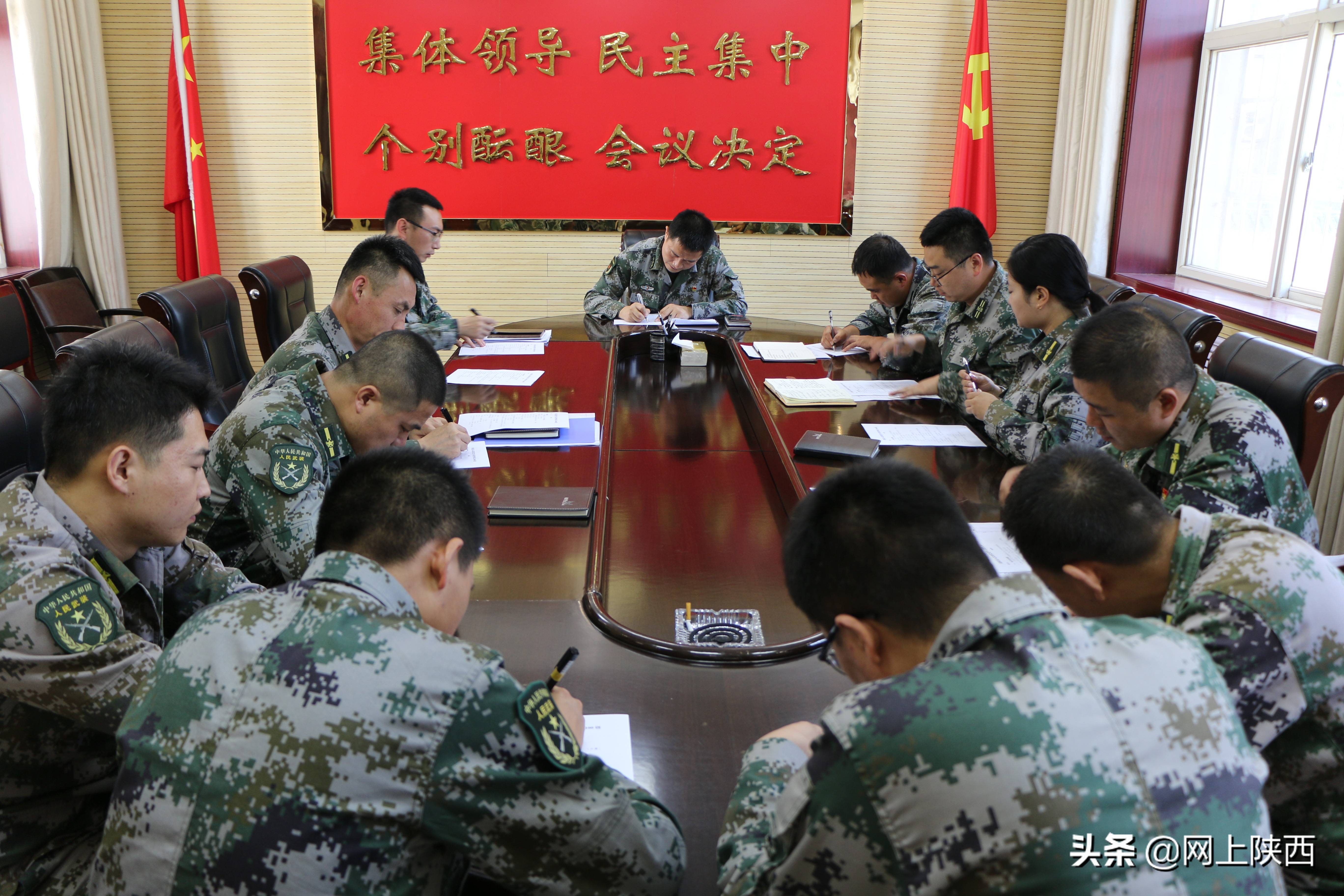 黄陵县人武部组织全体干部职工深入学习《求是》杂志发表的习主席重要讲话_红色