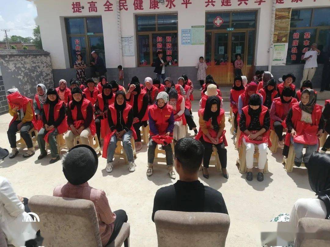 甘肅東鄉婦聯) 7月7日,東鄉縣婦女技能培訓在汪集鎮包家村(刺繡),河灘