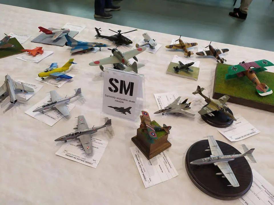 2021年波罗的海模型展还请了女明星来现场献唱