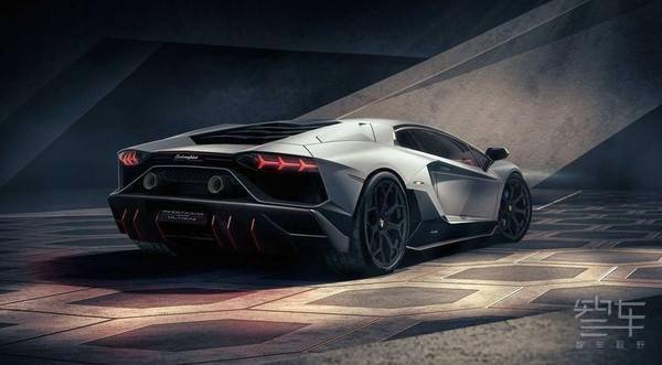 ultimae进入内部,新车延续了新款兰博基尼aventador设计,采用了大量碳
