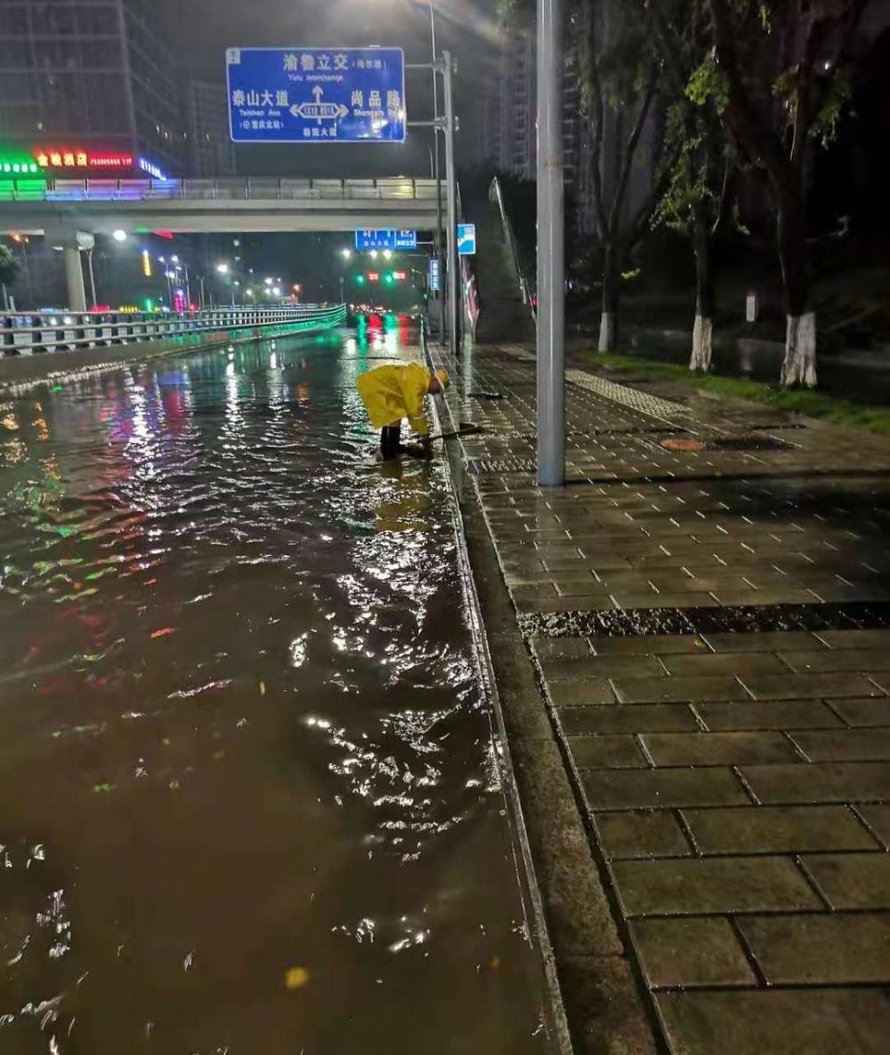 任凭狂风暴雨 我在你怀中安睡