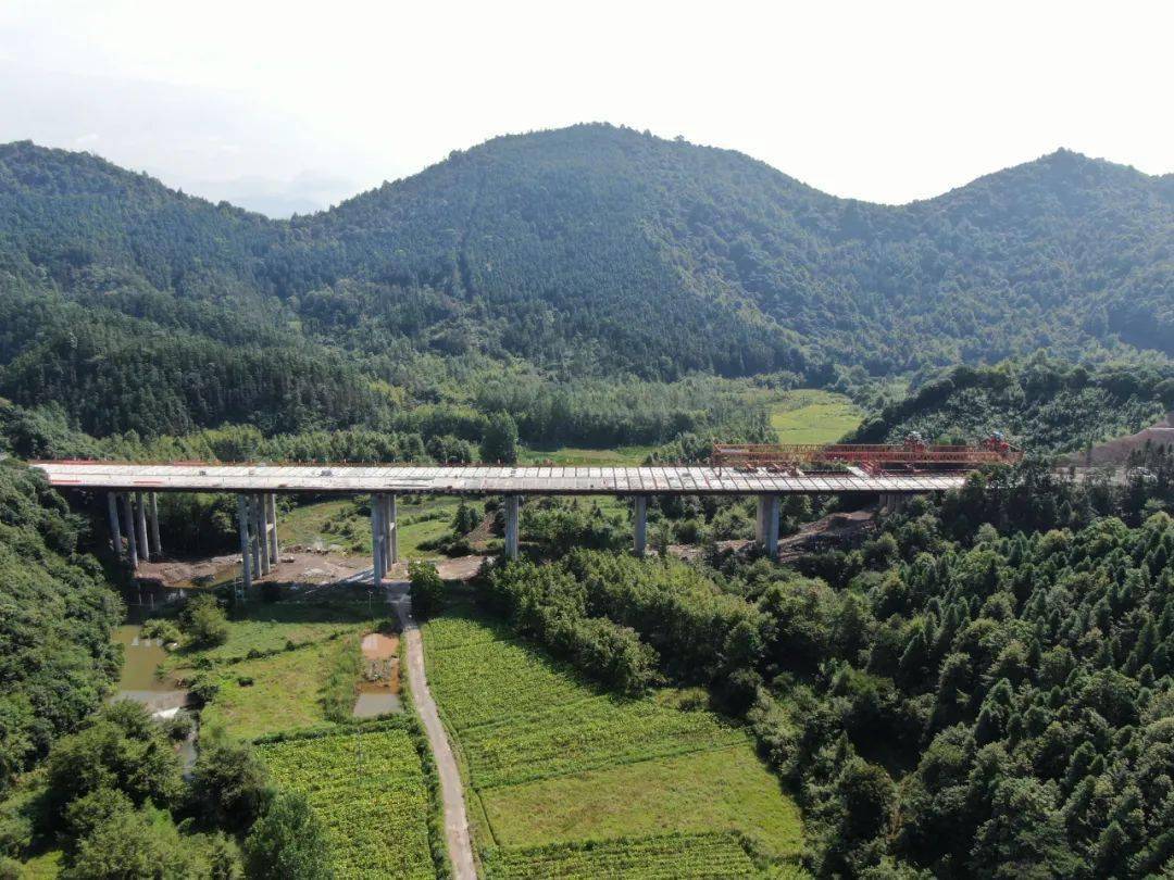 新进展池祁高速白塔大桥架设完成