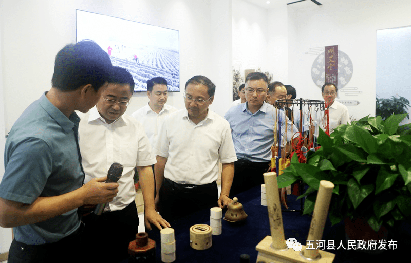 在明光市委书记王珏,市长张传宗等领导的陪同下,我县考察团一行先后