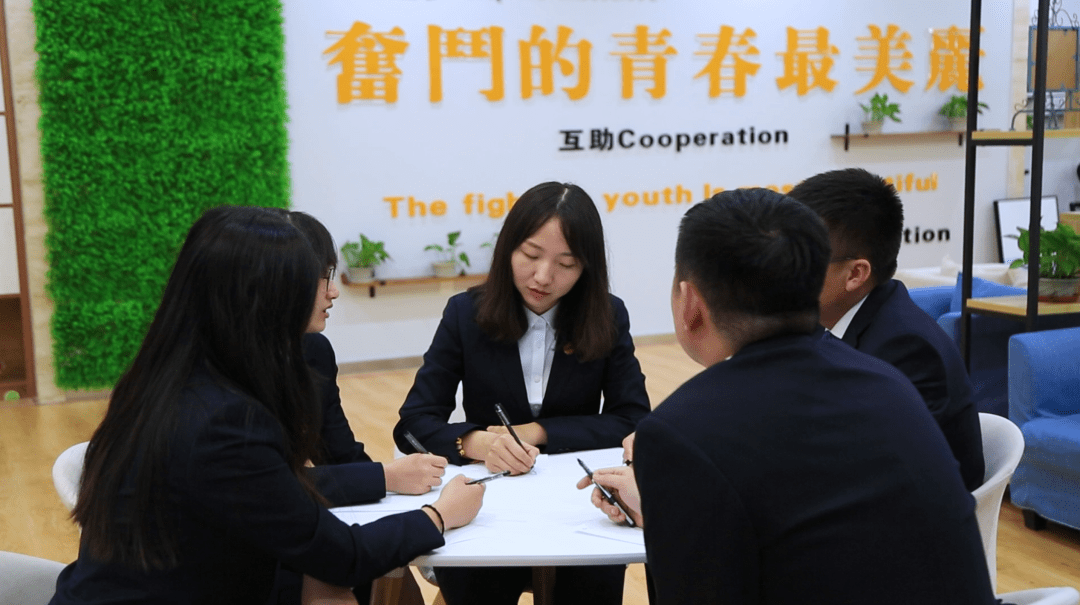 百舸争流，唯有奋斗才有最美的青春_杨欢