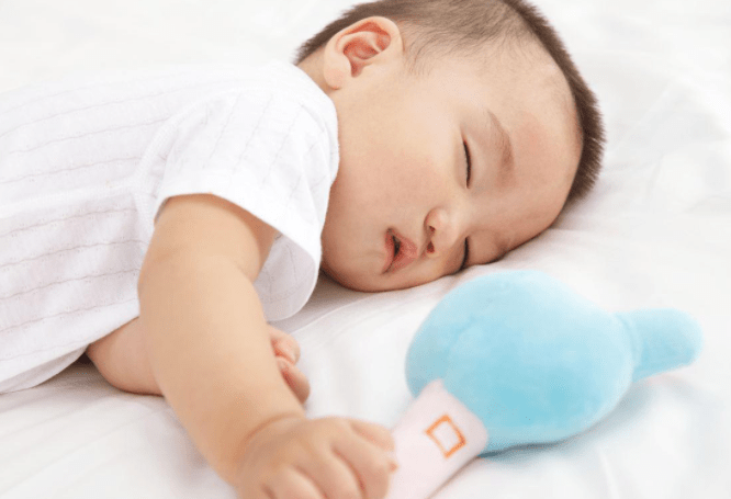 婴儿几个月可以枕枕头和竖抱 7488d8adfee84eec8abbc85c86b4db4e.png