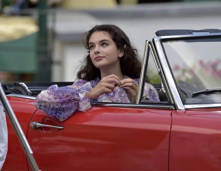 气质|全世界都在等的那个她，长大了！