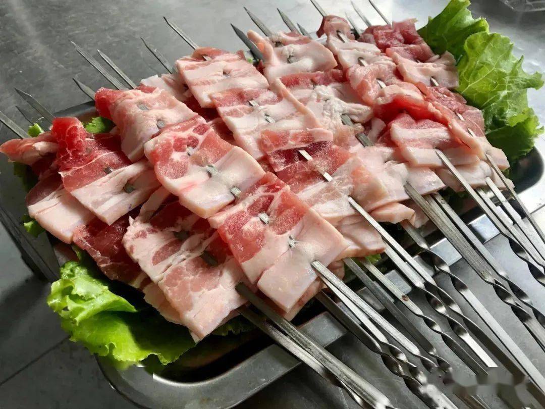 云南特色烧烤34人餐79元购带皮五花肉猪肉板筋十串烤肠五串千叶豆腐五