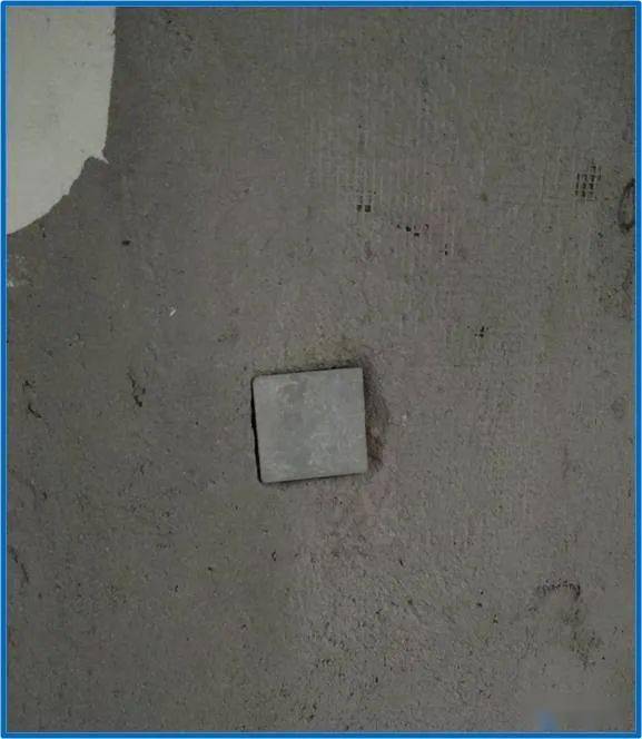 线盒采用方正的泡沫板封堵并贴有标识,有效避免了线盒内部的污染,且