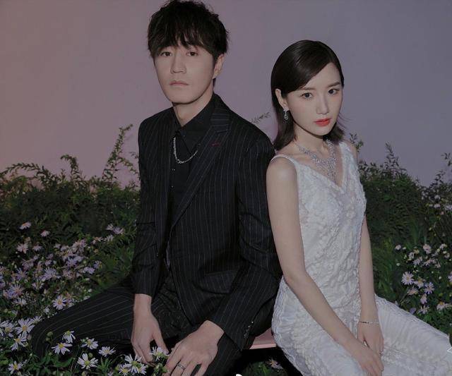 杨玏毛晓彤最美情侣遇危机男主跟陌生女子暧昧粉丝不理解