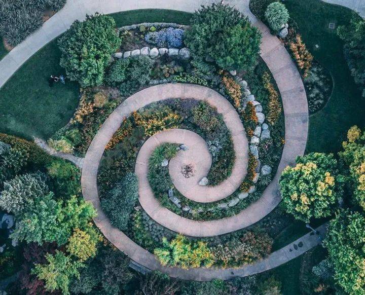 玩转设计元素,螺旋式景观安排上!_花园里