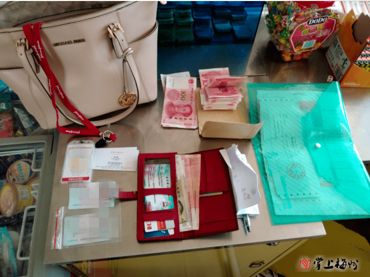 随身物品是什么 633ee6df014143398aefe819966c6777.png