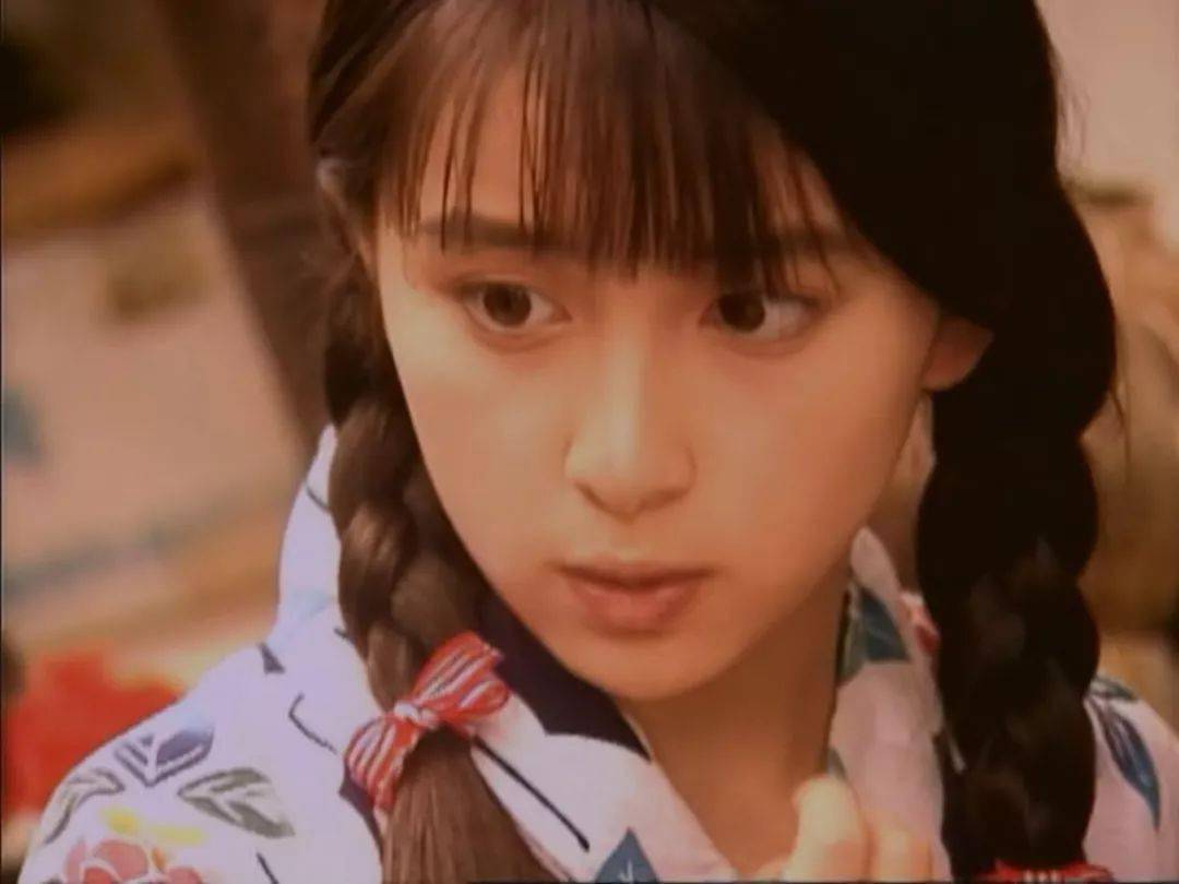 《烟花》唯美的逆光片段岩井俊二的电影总会给人这种感觉:逆光,晕染