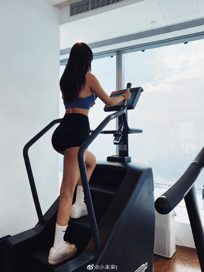 国产90后健身辣妹一组写真引来无数舔屏这位翘臀小姐姐荷尔蒙爆棚了