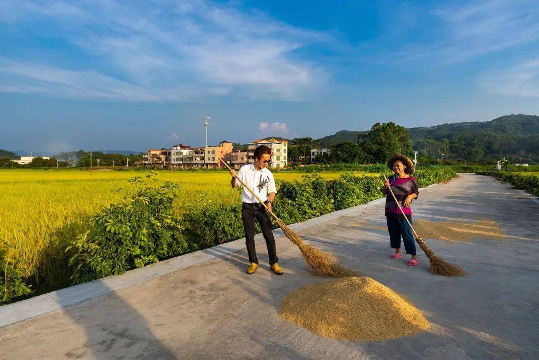 许鸿飞受邀到增城小楼镇邓山村参加星作民俗艺术汇活动