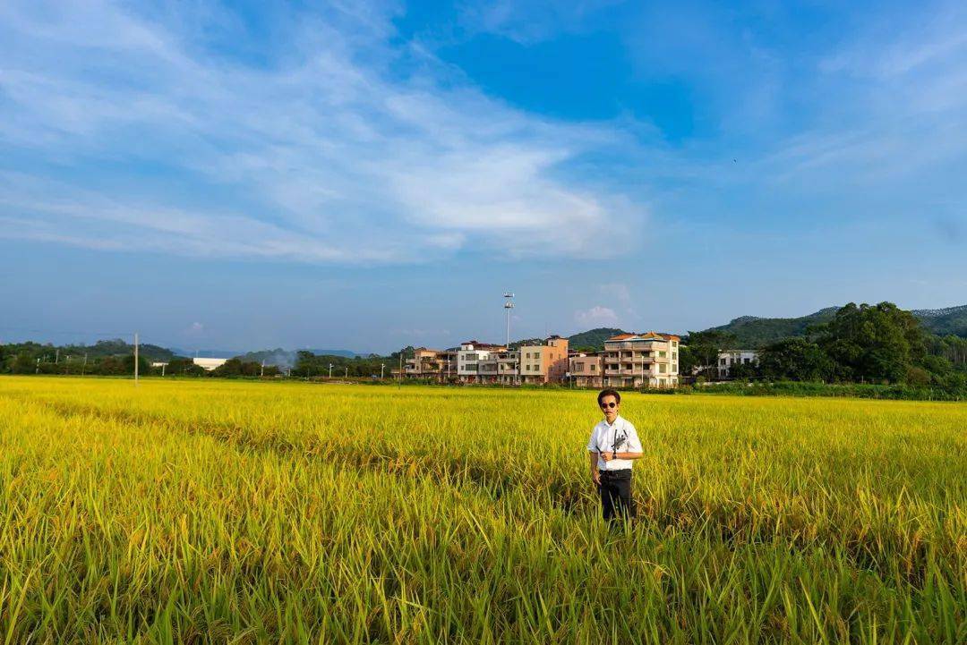 许鸿飞受邀到增城小楼镇邓山村参加星作民俗艺术汇活动