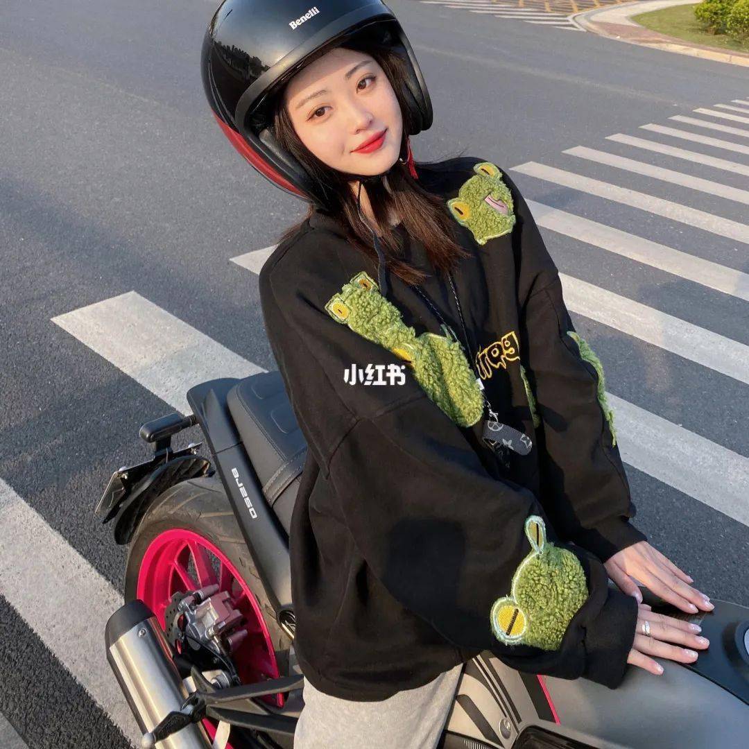 新手小白:幼狮250女王粉真的是颜值超高,又炒鸡适合小个子女生骑的高