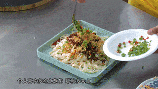 肉臊子干拌面做法 e96f3e2fb4ab4e6f80b76718f6479499.gif
