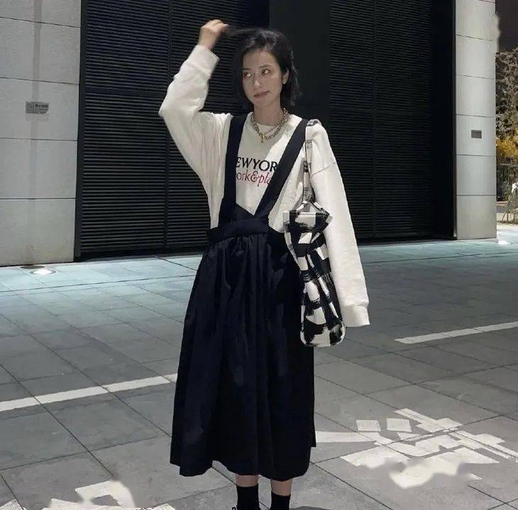 设计|时髦办 | 腰细、腿长和肩平,哪个穿吊带裙最重要?