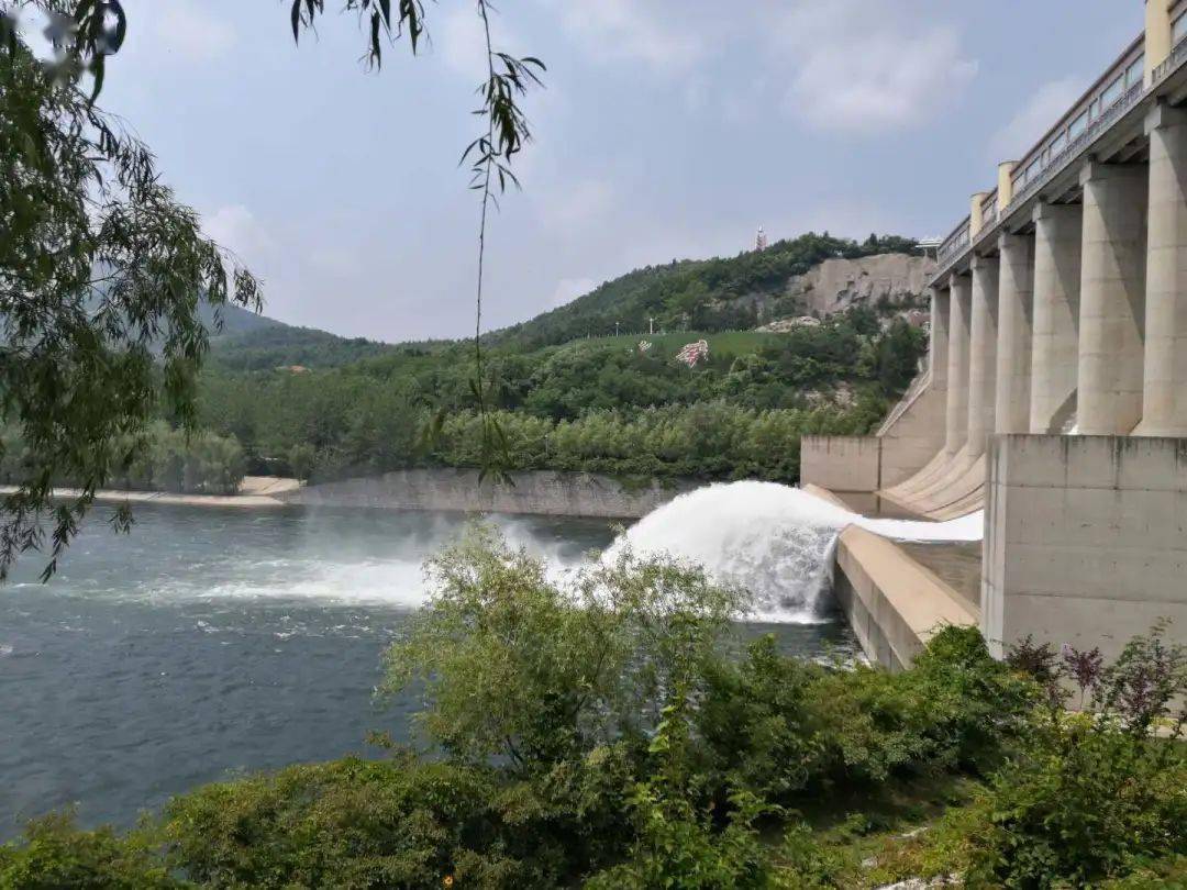 城市内立交桥,铁路桥下的低洼区域,河流两岸滩地,地势较低区域,水库下