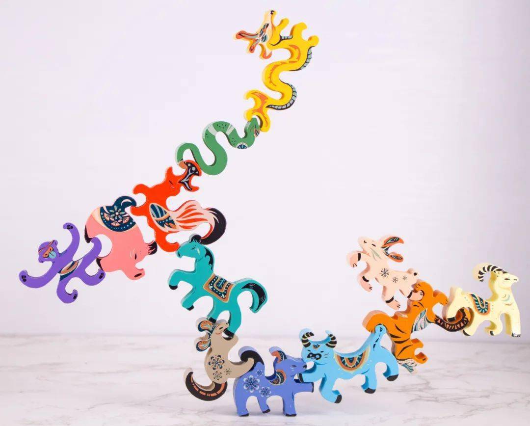 可以结合生肖造型一起联想有关的生肖成语,俗语