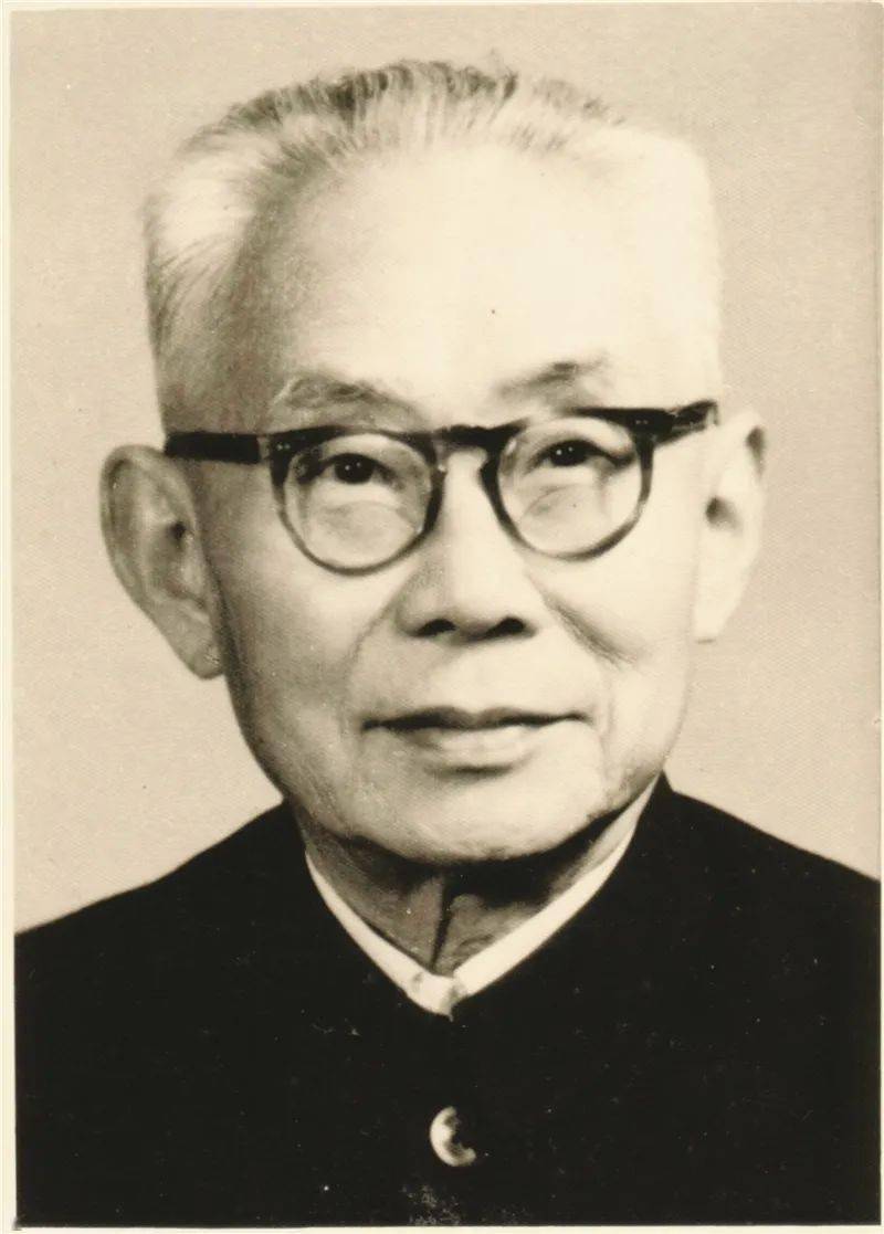 他就是贺龙元帅的警卫连长黄霖同志黄霖黄霖,原名罗永正,字直方.