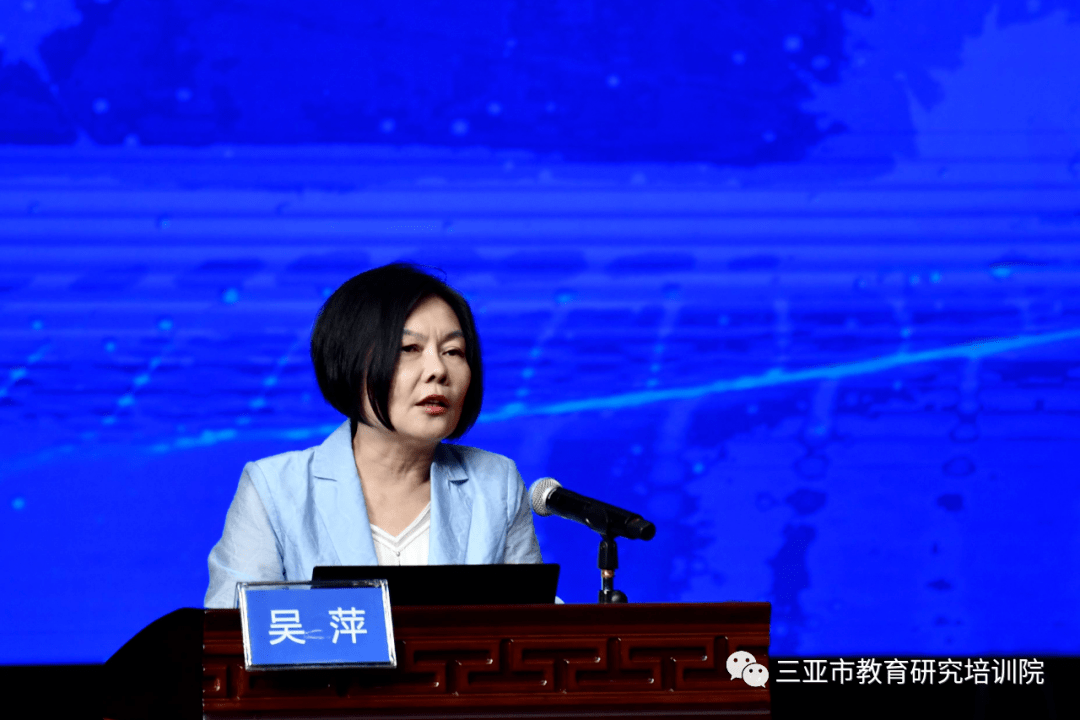 出席本次会议的领导和专家有三亚市教育局党委书记,局长吴萍,上海市