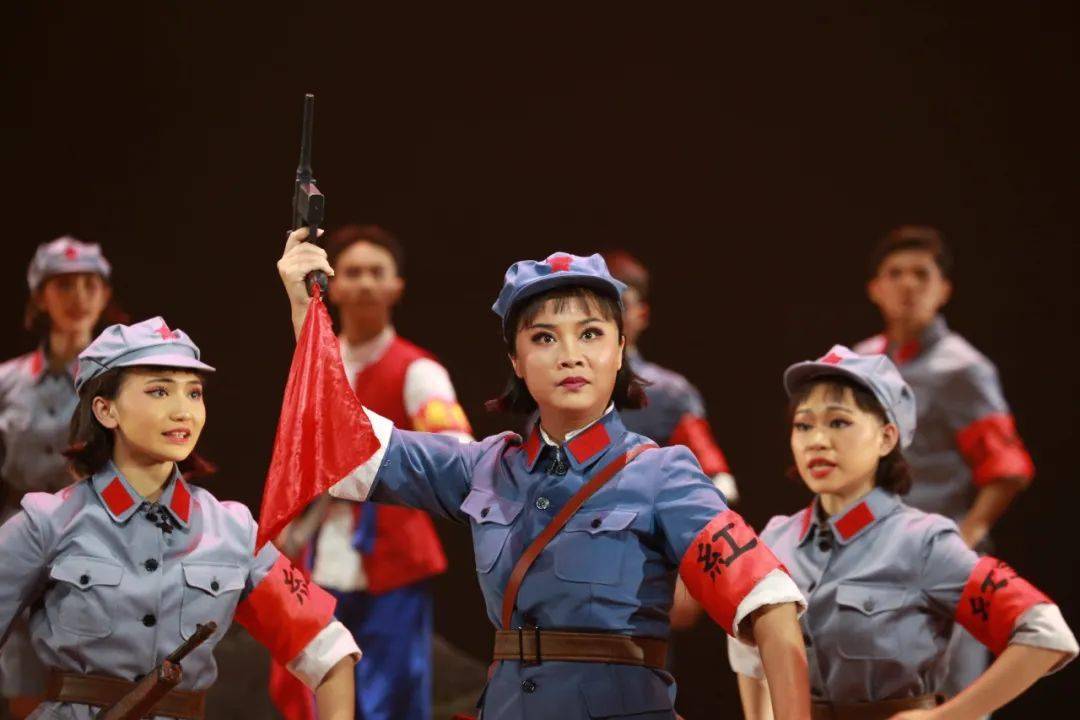 动态现代琼剧红色娘子军复排再演广受戏民好评称赞