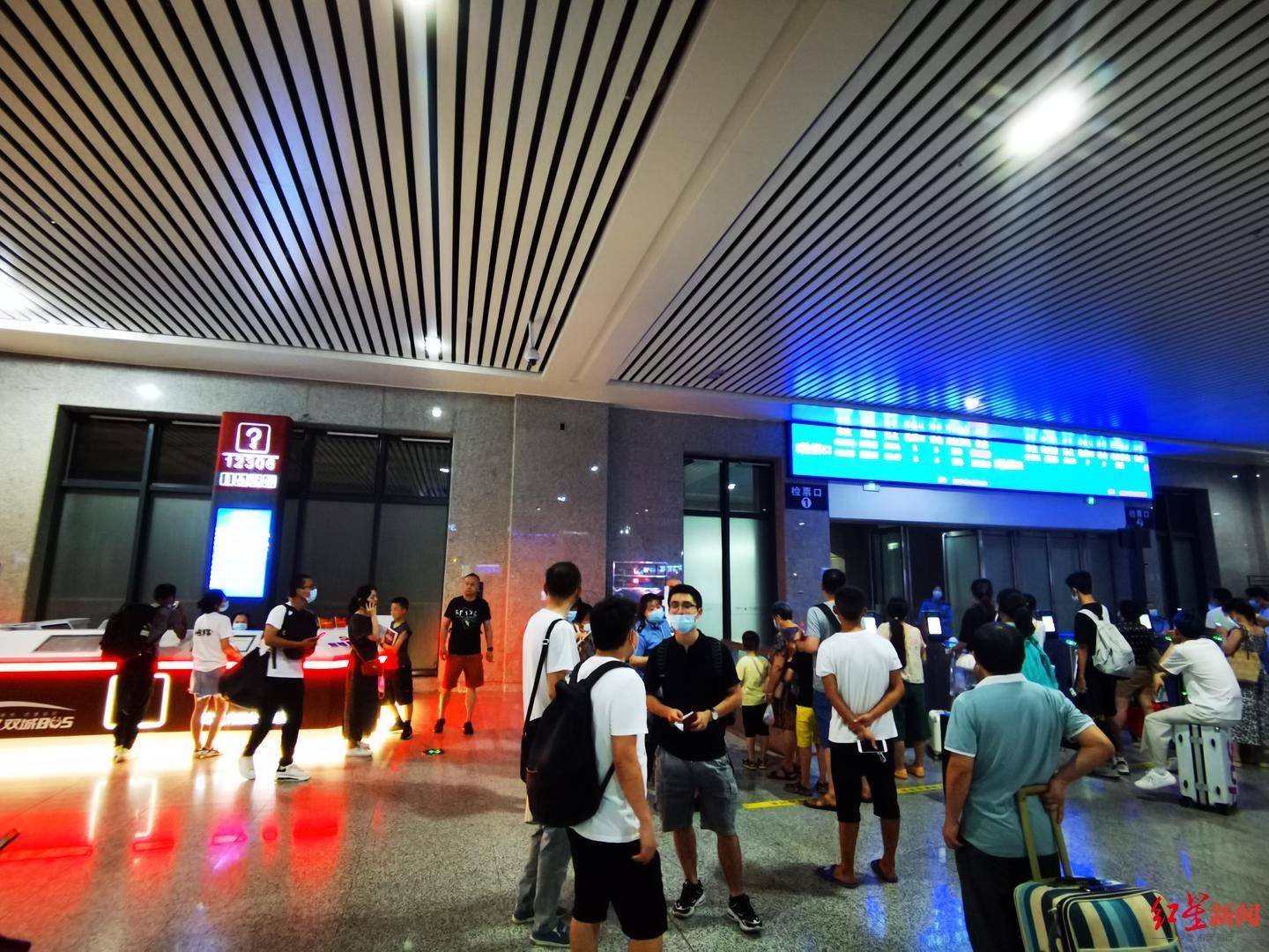 内江北站红星新闻记者 姚永忠