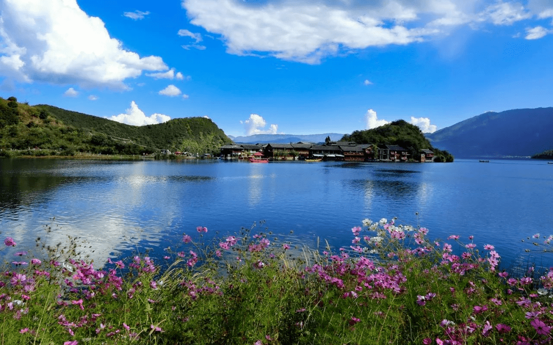 泸沽湖观景台,情人滩,里格半岛,泸源崖等景点,开着车一路上想在哪里停