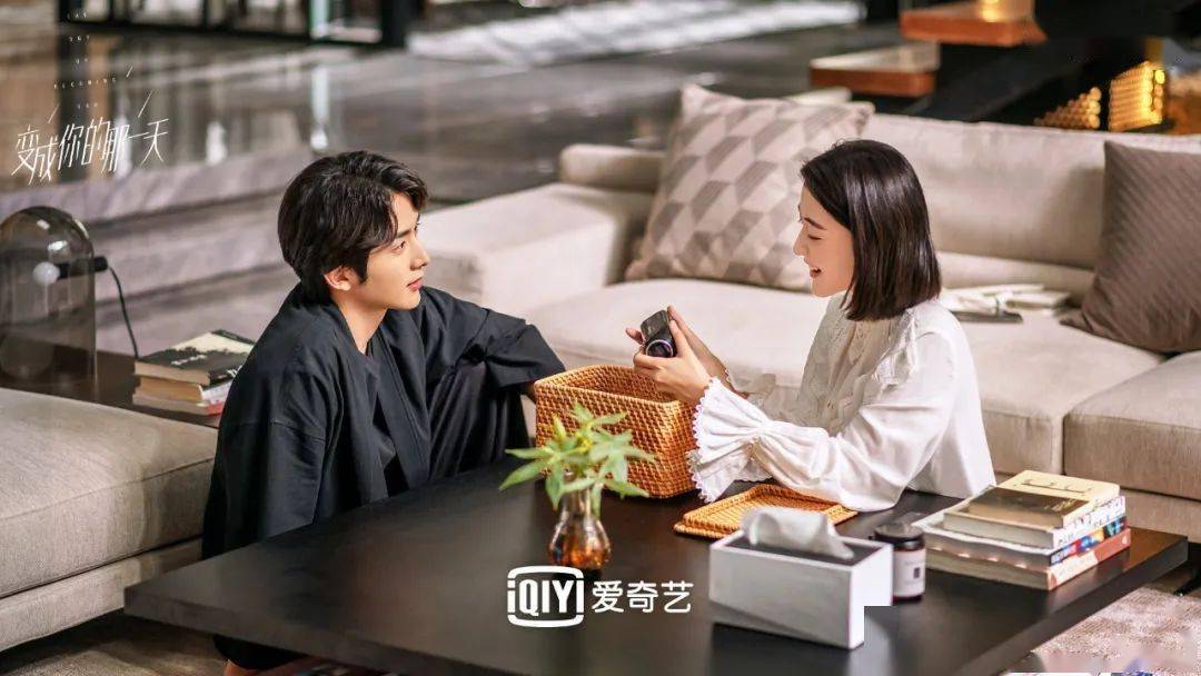 〈i see you〉是电视剧《变成你的那一天》的插曲;由孙艾藜作曲,占