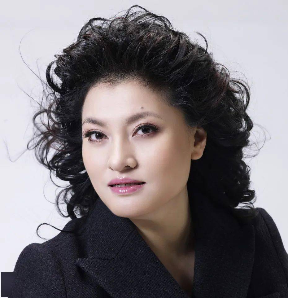 家进行了合作演出,长期合作的著名中国音乐家就有曹鹏,郑小瑛,汤沐海