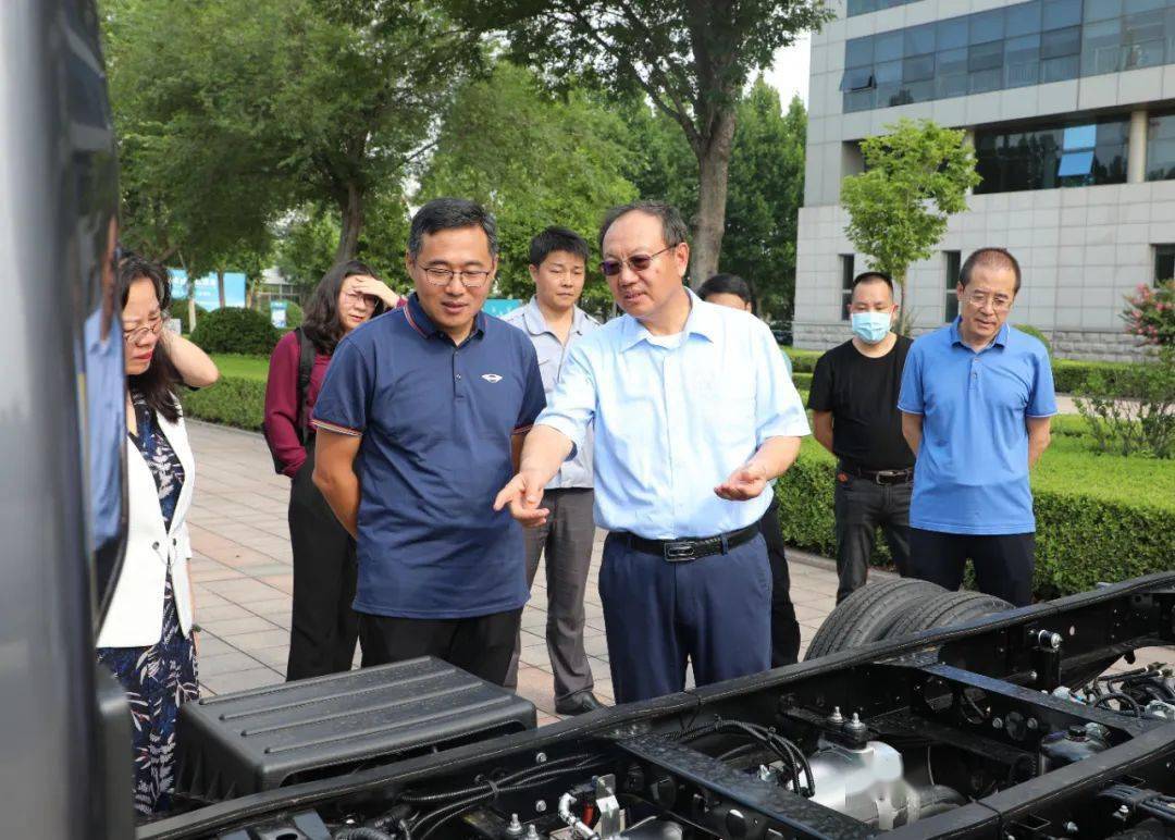 期间,罗红斌一行还参观了领航s1小卡,祥菱m1电动车样车,并针对s1车型