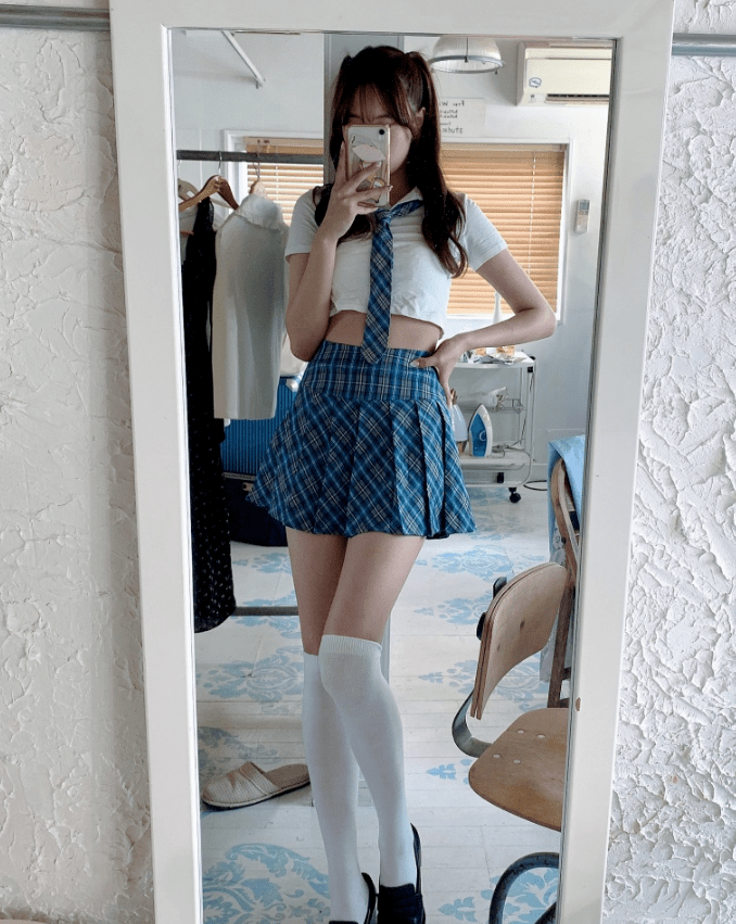 被日本网友戏称腿比赤道还长的高中妹子脸却是真实版的人间瓷娃娃