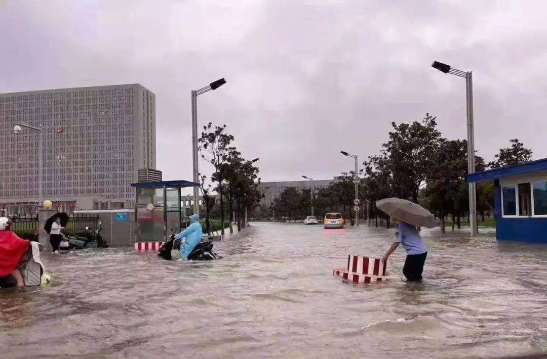 暴雨之下,信阳成年人的焦虑正在蔓延