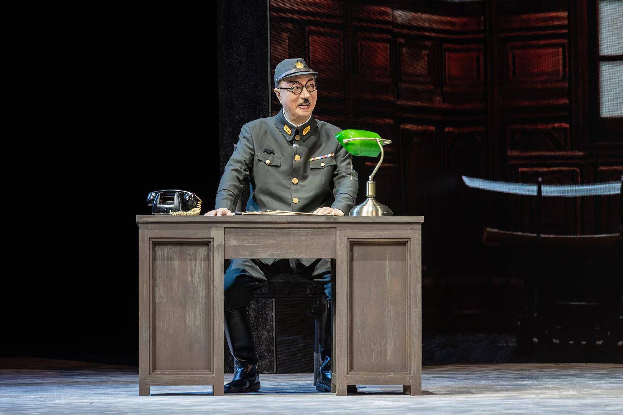 欢呼,掌声,泪水,上海昆剧团首部现代戏《自有后来人》俘获观众