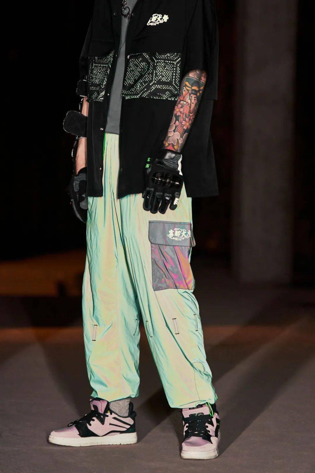 好大势重庆居然有专属的限定潮流服饰赛博朋克玩起来