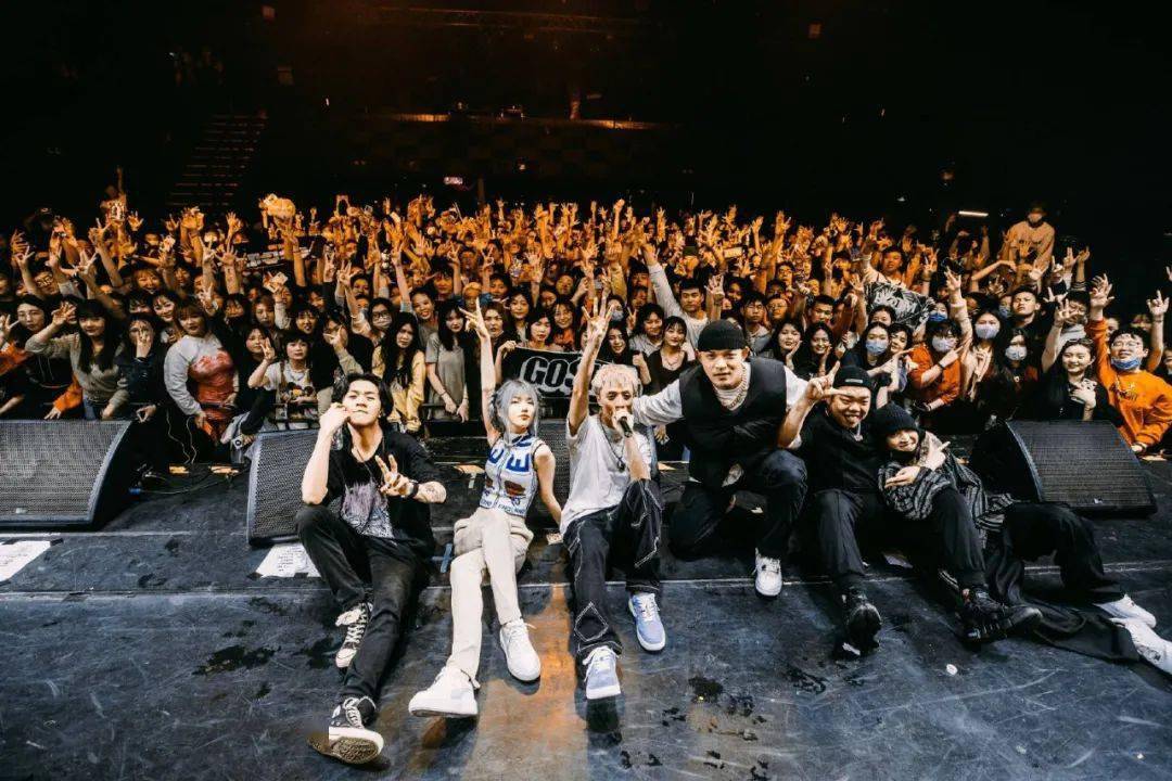 群魔乱舞黑怕女孩首播引发众人吐槽