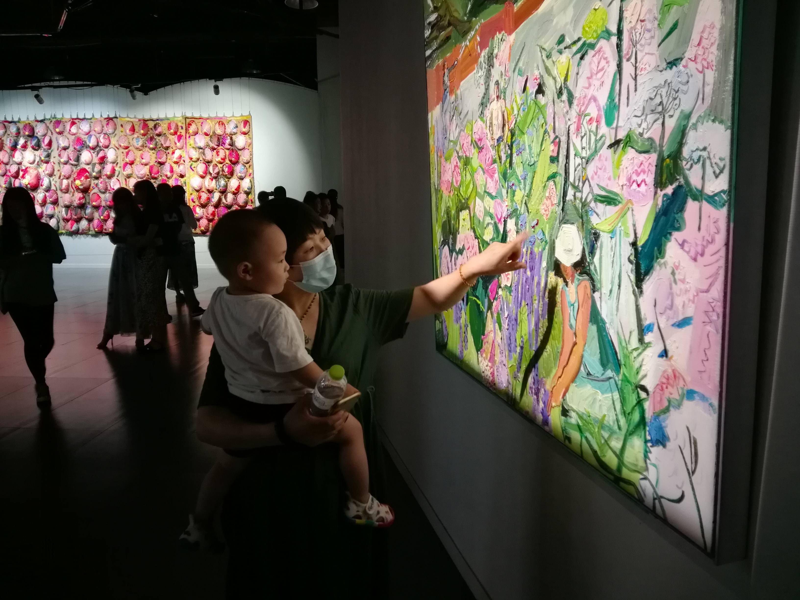 展示国际女艺术家创新实践“她的名字”学术双年展第二回展启幕