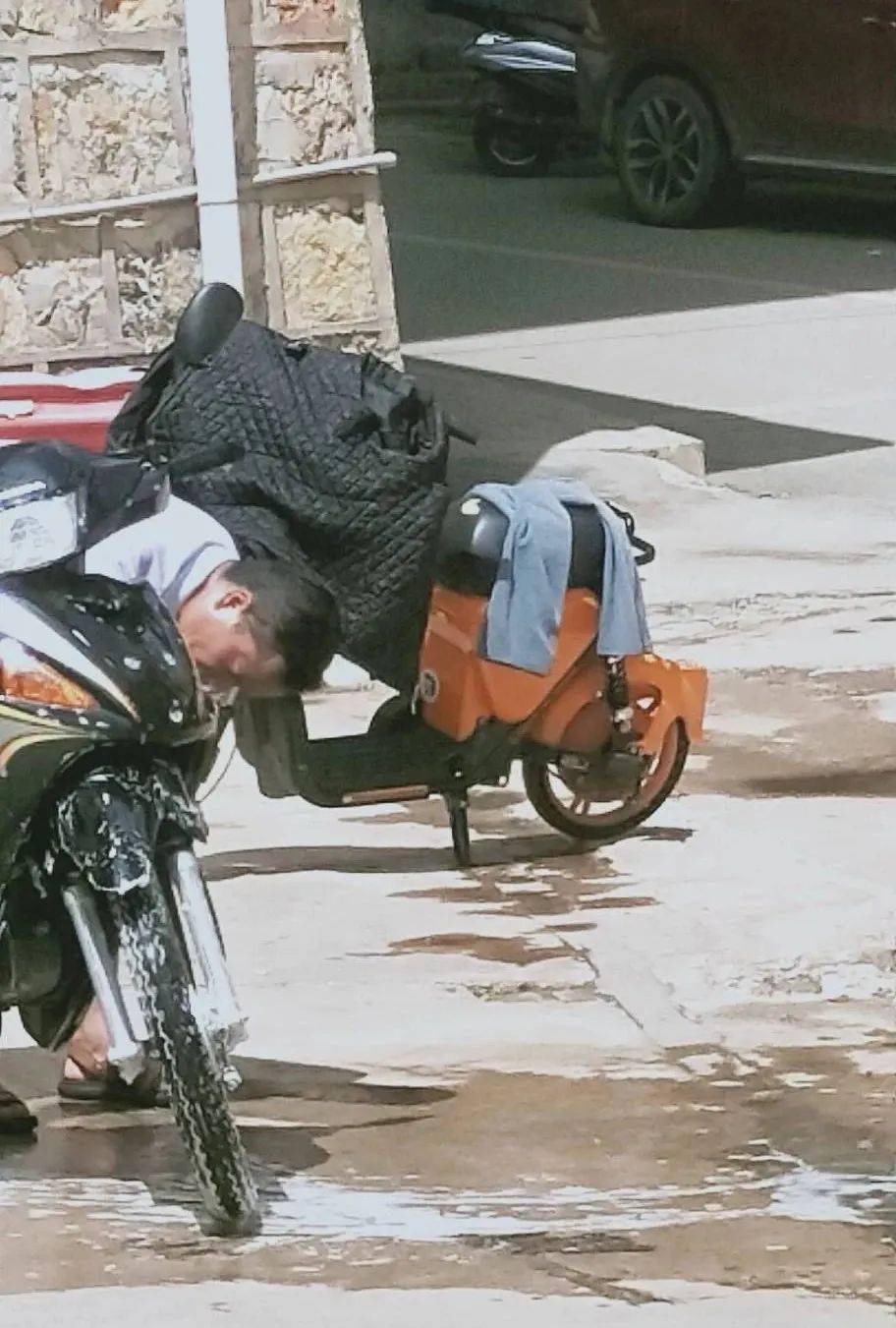 曝光台纳尼共享电踏车在文山还能这样用