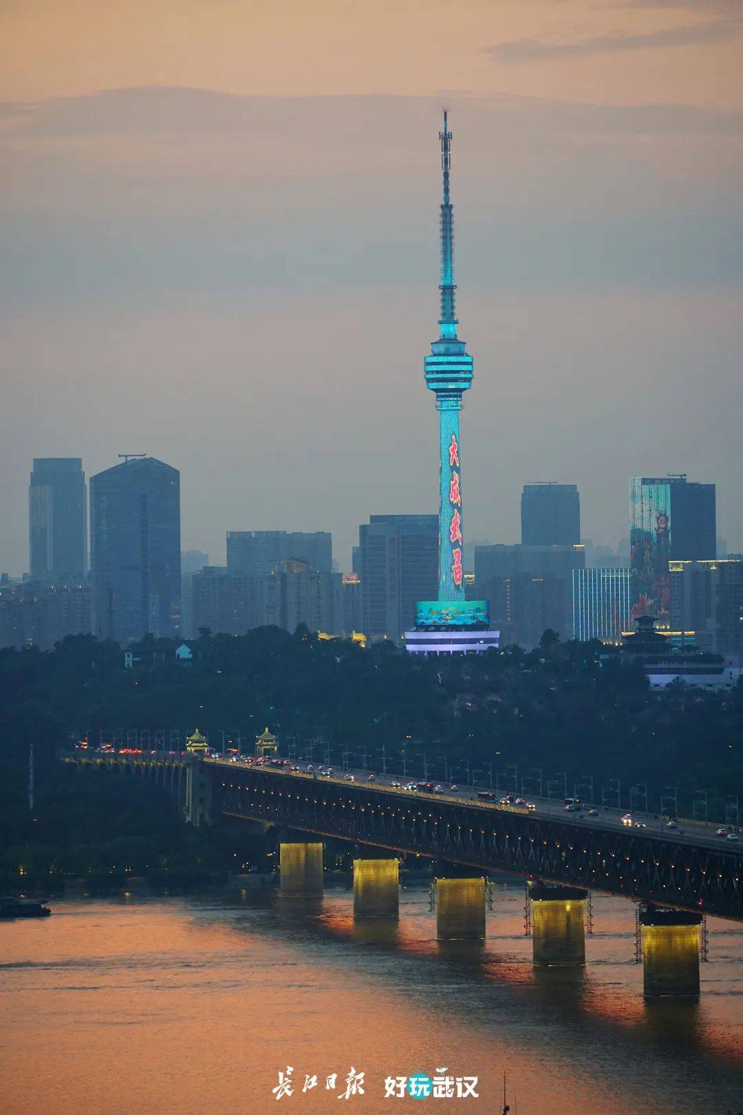 黃鶴樓光影大秀邀你共拍武昌古城四季美景