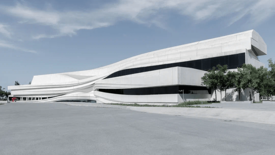 "广厦奖"等质量奖项,其开发设计团队也是银川当代美术馆的打造者,20余