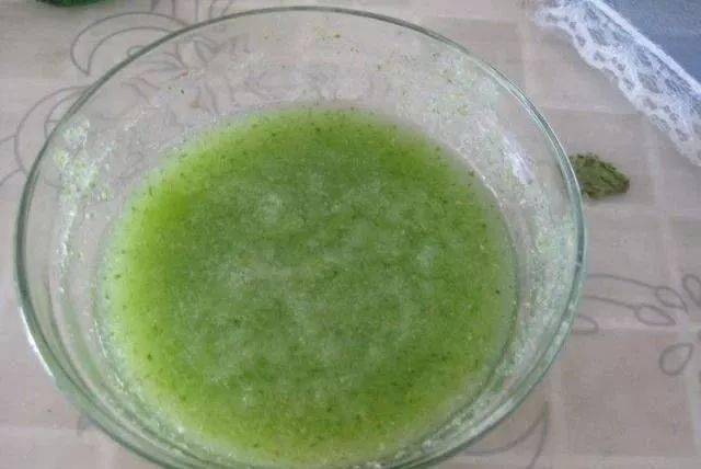 7,韭菜汁韭菜汁的味道比较特别,相信大家想象的话也知道这个味道不会