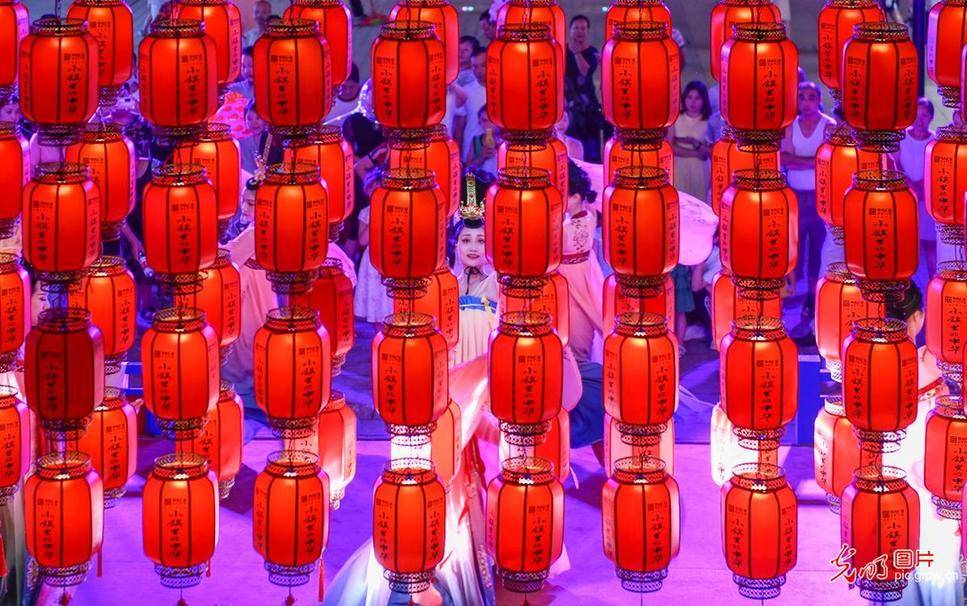in|Night shows staged in C China's ancient city