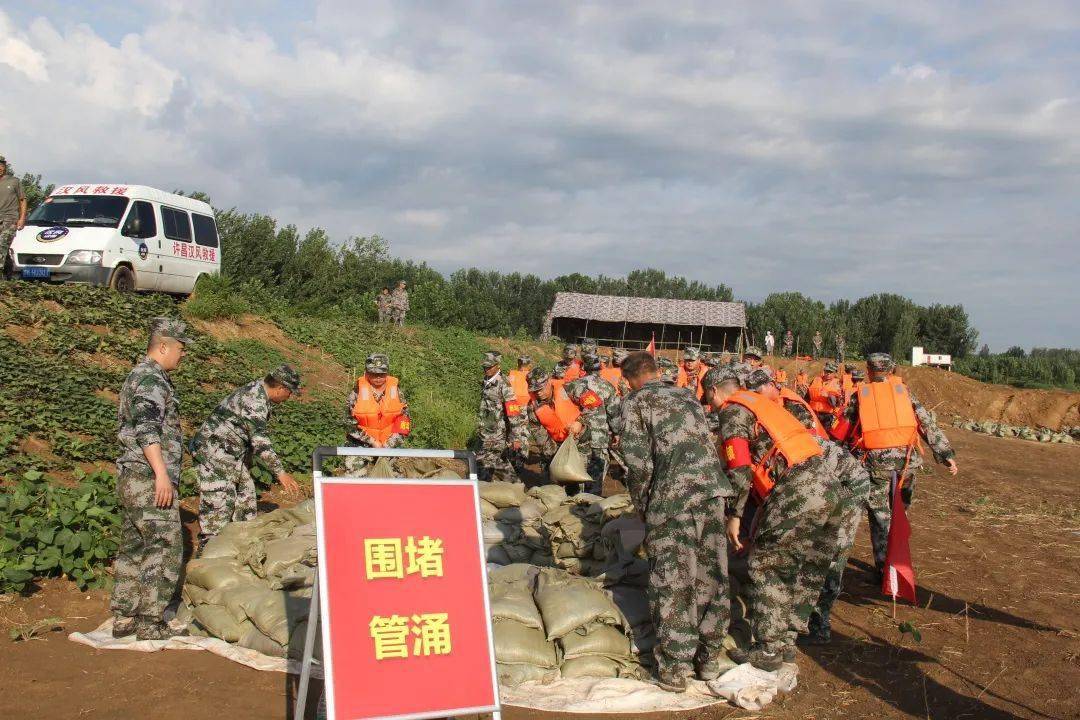河南省鄢陵县军地联合开展2021年度防汛抢险应急演练