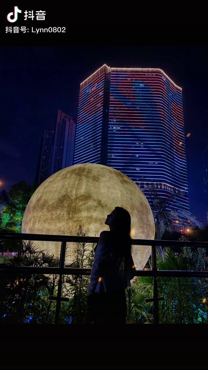 背影小凌又伤感了