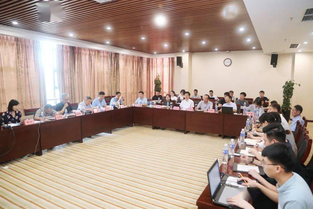 湖北省科技馆副馆长黄凯,合肥市科技馆副馆长罗季峰共同参加评审