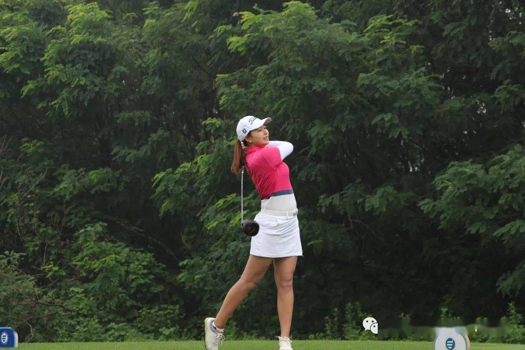 闫盼盼5杆大胜起点中巡明珠站 三人并列亚军