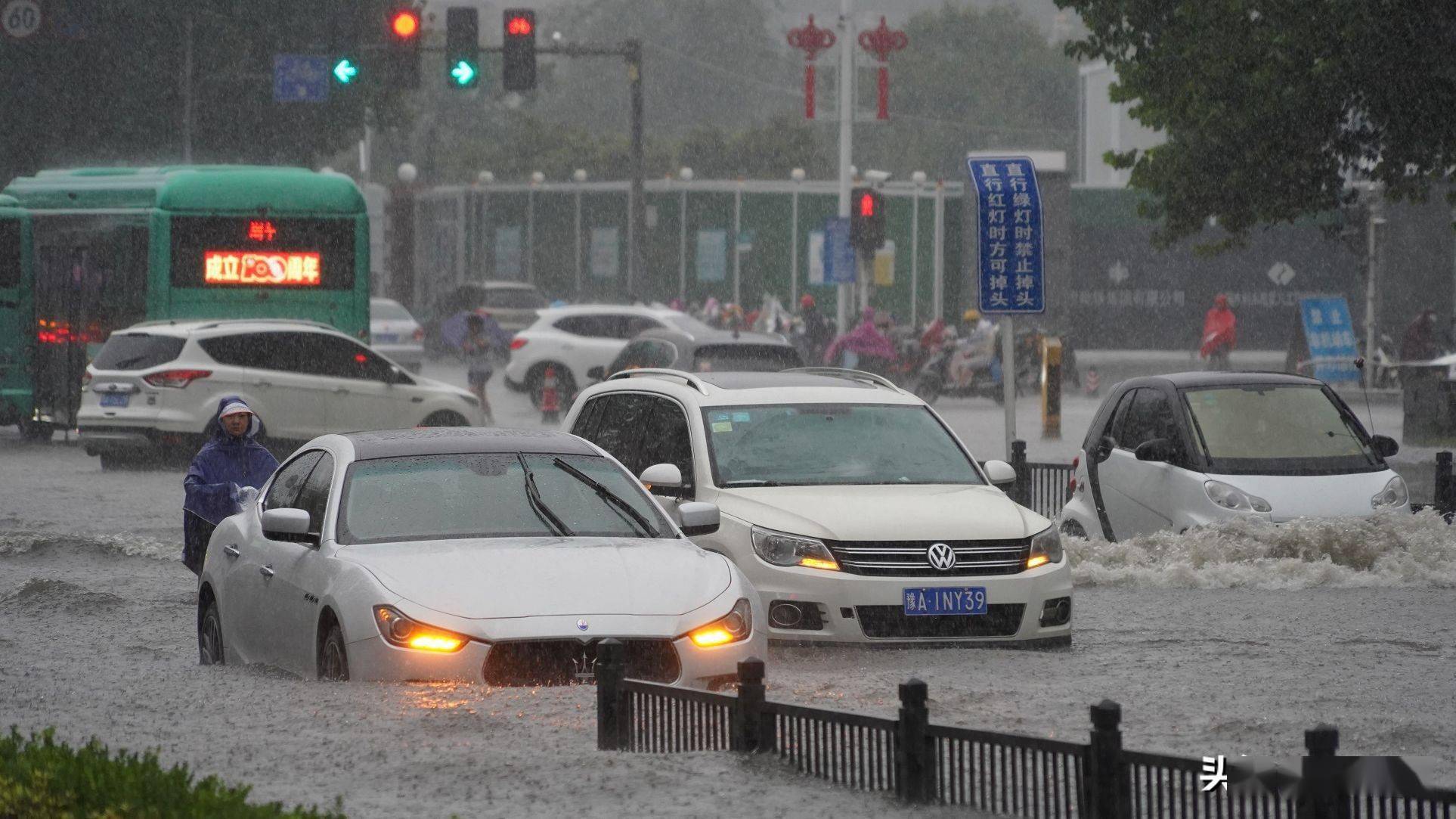 河南郑州暴雨详情图片