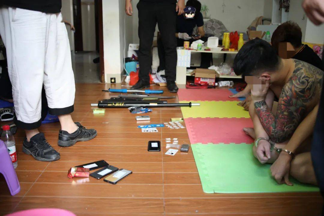 一窝端在阳西十四区市场警方抓了5名粉仔