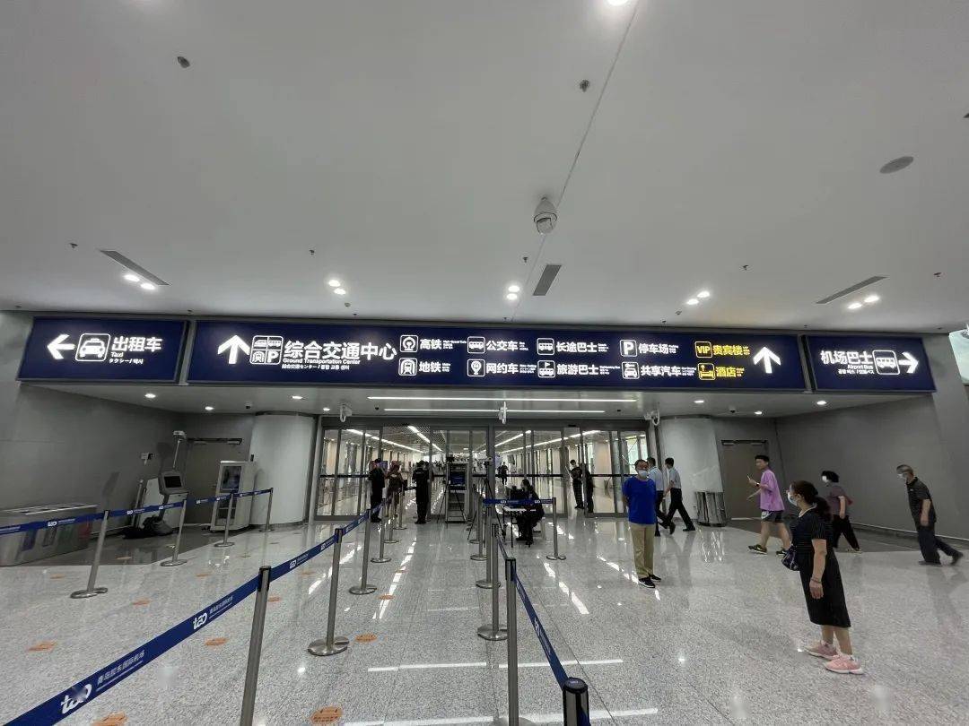胶东机场登机口图片